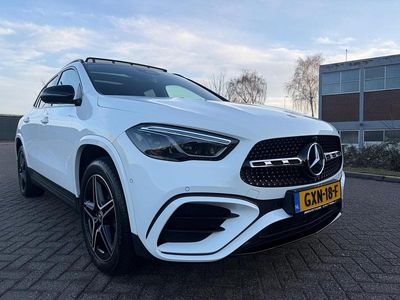 Wit Occasion 2023 Mercedes GLA250 AMG line SUV | € 43.950 (Eerlijke prijs)
