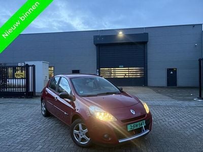 Occasion Renault Clio II 86 PK (63 kW) 2011 Rood Hatchback