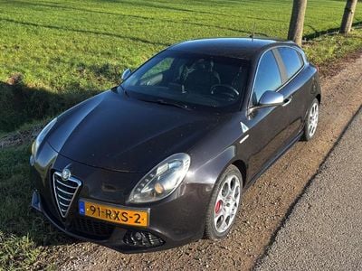 Zwart (metallic) Gebruikt 2011 Alfa Romeo Giulietta Quadrifoglio Verde Hatchback | € 7.950 (Eerlijke prijs)