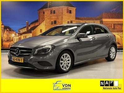 Grijs Gebruikt 2015 Mercedes A180 Ambition Hatchback | € 9.950 (Eerlijke prijs)