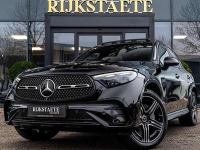 Zwart (metallic) Occasion 2023 Mercedes GLC300e AMG line SUV | € 57.900 (Goede deal)