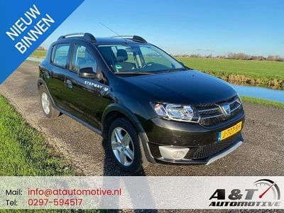 Zwart Gebruikt 2013 Dacia Sandero Lauréate Hatchback | € 5.950 (Goede deal)