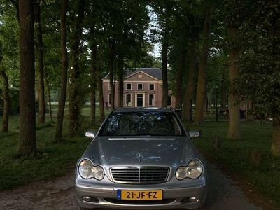 Mercedes C200