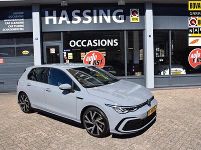 tweedehands VW Golf VIII 1.5 eTSI R-Line Business , Navi, Climatronic, Leer-Alcantara, Multi functioneel stuur, Achteruitrij camera, PDC,