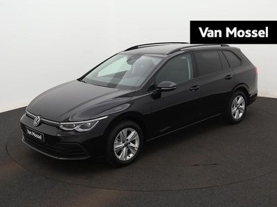 Zwart Gebruikt 2023 VW Golf VIII Comfortline Stationwagen | € 42.900