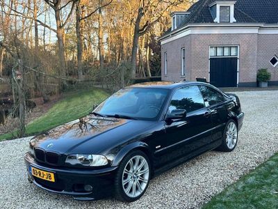 Zwart (metallic) Gebruikt 2002 BMW 330 Executive Coupé | € 12.940 (Duur)