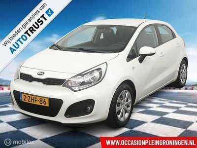 Wit Occasion 2015 Kia Rio Hatchback | € 8.950 (Eerlijke prijs)