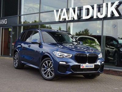 tweedehands BMW X5 xDrive40i M Sportpakket High Exe. Pano.Sky-Lounge Elek.Trekhaak Driv.Ass.Pro Laserlicht Head-up HiFi Live Cockpit Pro. Park.Plus 20" LM Velgen