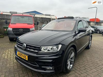 Zwart Occasion 2019 VW Tiguan R-line SUV | € 19.999 (Iets duurder)