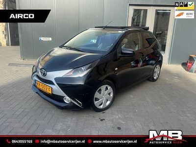 Occasion Toyota Aygo X-wave 69 PK (50 kW) 2016 Zwart (metallic) Hatchback