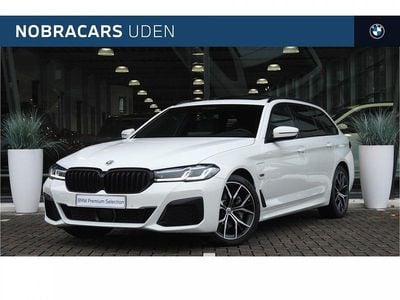 Alpinweiss (licht wit) Occasion 2022 BMW 530e Comfort Edition Stationwagen | € 43.750 (Iets duurder)