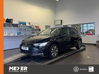 Zwart Gebruikt 2023 VW Golf VIII Move Hatchback | € 30.188 (Eerlijke prijs)