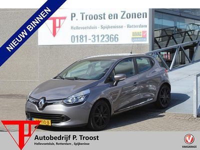 Grijs Gebruikt 2015 Renault Clio IV Collection Hatchback | € 4.450 (Eerlijke prijs)