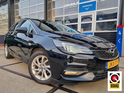 Zwart Gebruikt 2022 Opel Astra Elegance Stationwagen | € 15.545 (Goede deal)