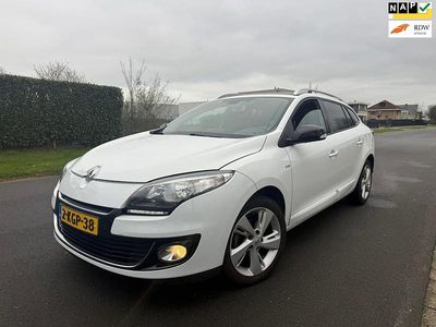 Wit Occasion 2013 Renault Mégane GrandTour Bose Edition Stationwagen | € 4.399 (Eerlijke prijs)