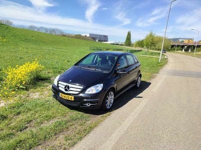 Mercedes B200