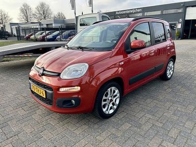 Occasion Fiat Panda Lounge 86 PK (63 kW) 2012 Rood (metallic) Hatchback