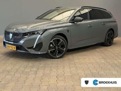 Grijs (parellak) Nieuw 2025 Peugeot e-308 SW GT Stationwagen | € 32.400 (Super prijs)