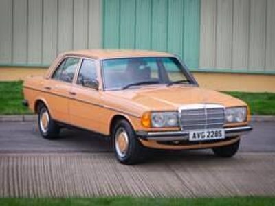 Oranje Occasion 1978 Mercedes 250 Sedan | € 26.553