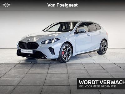 Brooklyn grau Gebruikt 2025 BMW 120 M Sport Hatchback | € 36.900 (Eerlijke prijs)