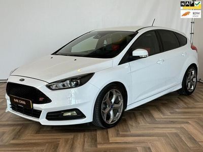 tweedehands Ford Focus 2.0 ST 250PK NAVI KUIP INRUIL MOGELIJK !