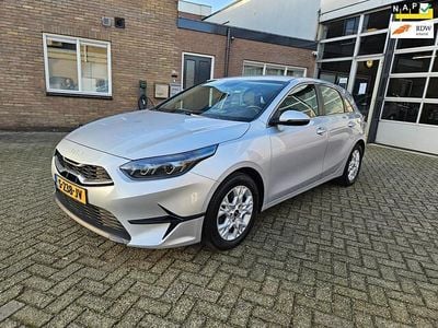Grijs Gebruikt 2023 Kia Ceed Hatchback | € 17.950 (Eerlijke prijs)