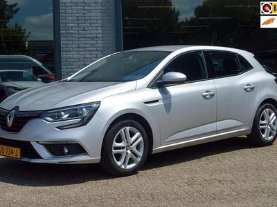 Grijs Gebruikt 2016 Renault Mégane IV Zen Hatchback | € 10.195 (Eerlijke prijs)