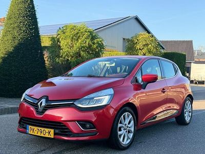 Rood Occasion 2017 Renault Clio IV Intens Hatchback | € 6.950 (Iets duurder)