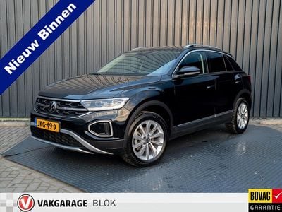 Zwart (metallic) Gebruikt 2024 VW T-Roc Style SUV | € 31.945 (Goede deal)