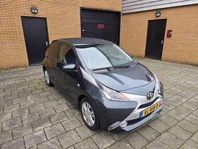 Grijs Gebruikt 2016 Toyota Aygo X-clusiv Hatchback | € 8.750 (Eerlijke prijs)