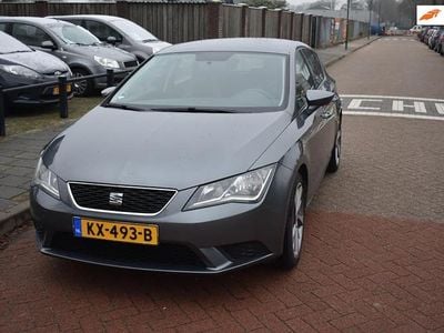 Grijs (metallic) Occasion 2015 Seat Leon Reference Stationwagen | € 8.750 (Goede deal)