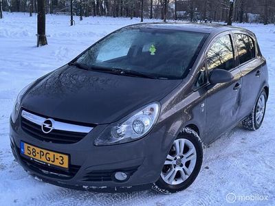 Grijs Occasion 2011 Opel Corsa Hatchback | € 2.250 (Eerlijke prijs)