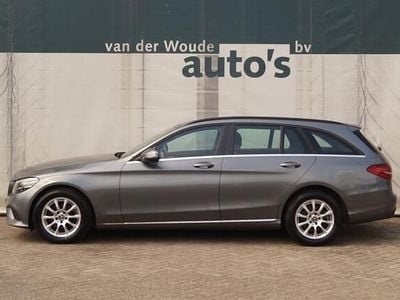 Grijs Gebruikt 2019 Mercedes 180 Business Sedan | € 17.900 (Goede deal)