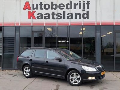 Zwart (metallic) Occasion 2012 Skoda Octavia Stationwagen | € 2.998 (Duur)