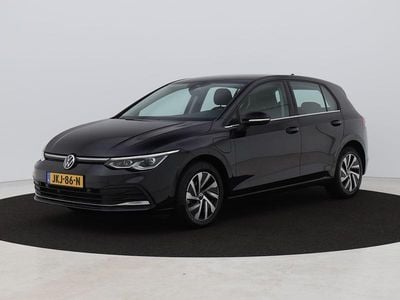 Zwart Gebruikt 2021 VW Golf VIII Style Hatchback | € 19.400 (Goede deal)