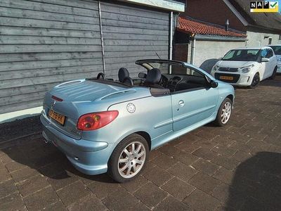 Grijs Gebruikt 2004 Peugeot 206 CC Cabriolet | € 3.849