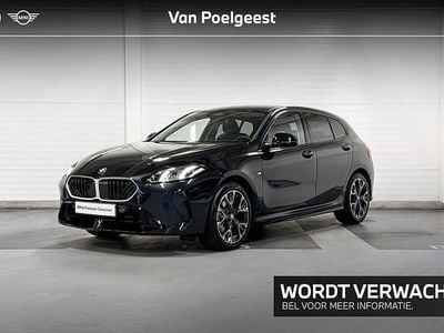 Saphischwarz (donker zwart) Gebruikt 2024 BMW 120 M Sport Hatchback | € 32.900 (Eerlijke prijs)