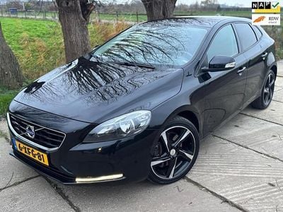 Zwart Gebruikt 2014 Volvo V40 Hatchback | € 4.990 (Eerlijke prijs)