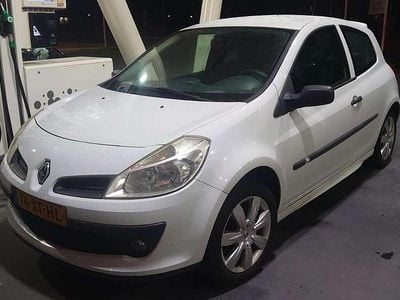 Wit Gebruikt 2007 Renault Clio II Hatchback | € 1.450 (Eerlijke prijs)