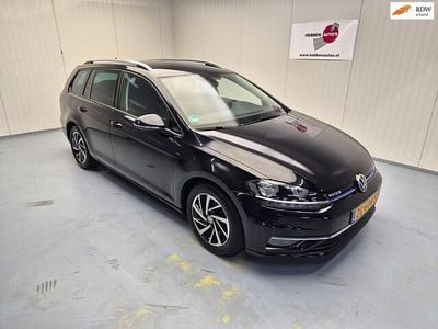 Zwart (metallic) Gebruikt 2018 VW Golf VII Comfortline Stationwagen | € 14.940 (Eerlijke prijs)