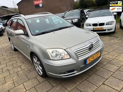 Groen Gebruikt 2005 Toyota Avensis Luna Stationwagen | € 1.750 (Eerlijke prijs)