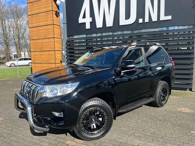 tweedehands Toyota Land Cruiser 2.8 D-4D-F AUT EURO 6 Challenger Window Van CUSTOM EDITION ¤ 51.900 EXCL rechtstreeks in opdracht van cliënt te bestellen en gemodificeerd door 4wd CUSTOM geleverd . uitgevoerd naar de wensen van cliënt LEDER / APPLE CAR PLAY NAVI / CL