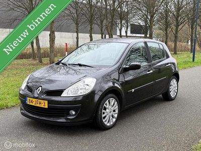Zwart Gebruikt 2009 Renault Clio II Collection Hatchback | € 3.199 (Eerlijke prijs)