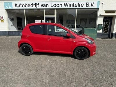 Rood Occasion 2013 Toyota Aygo Hatchback | € 5.450 (Eerlijke prijs)