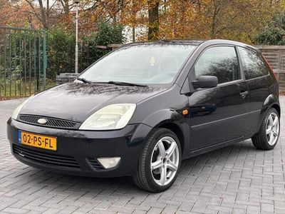 Zwart Gebruikt 2004 Ford Fiesta Futura Hatchback | € 1.295 (Eerlijke prijs)
