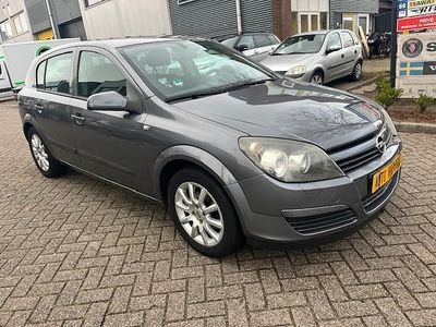 Grijs (metallic) Gebruikt 2005 Opel Astra Enjoy Hatchback | € 1.999 (Eerlijke prijs)