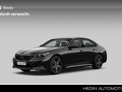 Zwart Gebruikt 2024 BMW 520 M Sport Sedan | € 63.880 (Eerlijke prijs)