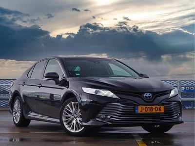 Zwart (metallic) Gebruikt 2020 Toyota Camry Premium Sedan | € 21.495