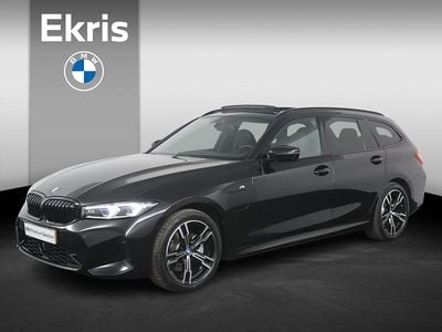 Zwart, metallic lak Gebruikt 2024 BMW 330e M Sport Stationwagen | € 46.950 (Eerlijke prijs)