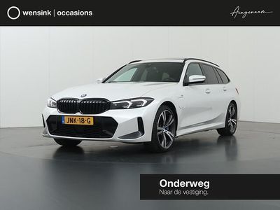 Wit Occasion 2023 BMW 330 Comfort Edition Stationwagen | € 40.435 (Eerlijke prijs)
